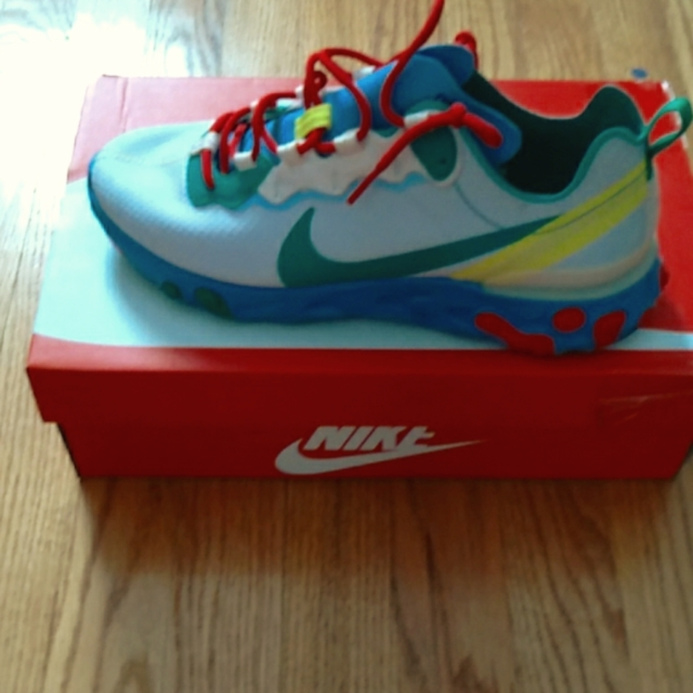 Nike React Element unisex W 9/ M 7.5